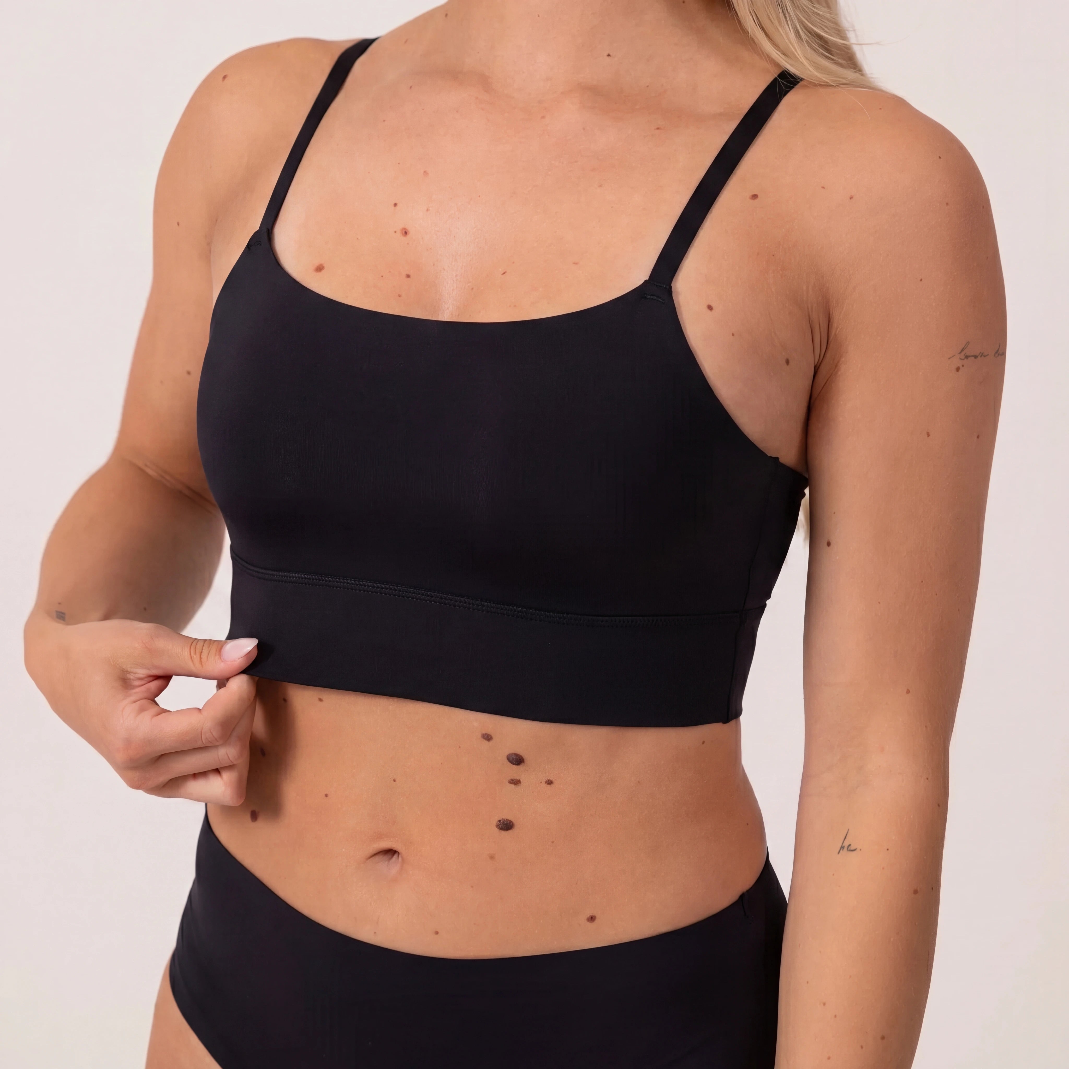 snocks-microfiber-seamless-bralette-schwarz-soft-bh-ohne-b-gel image 4