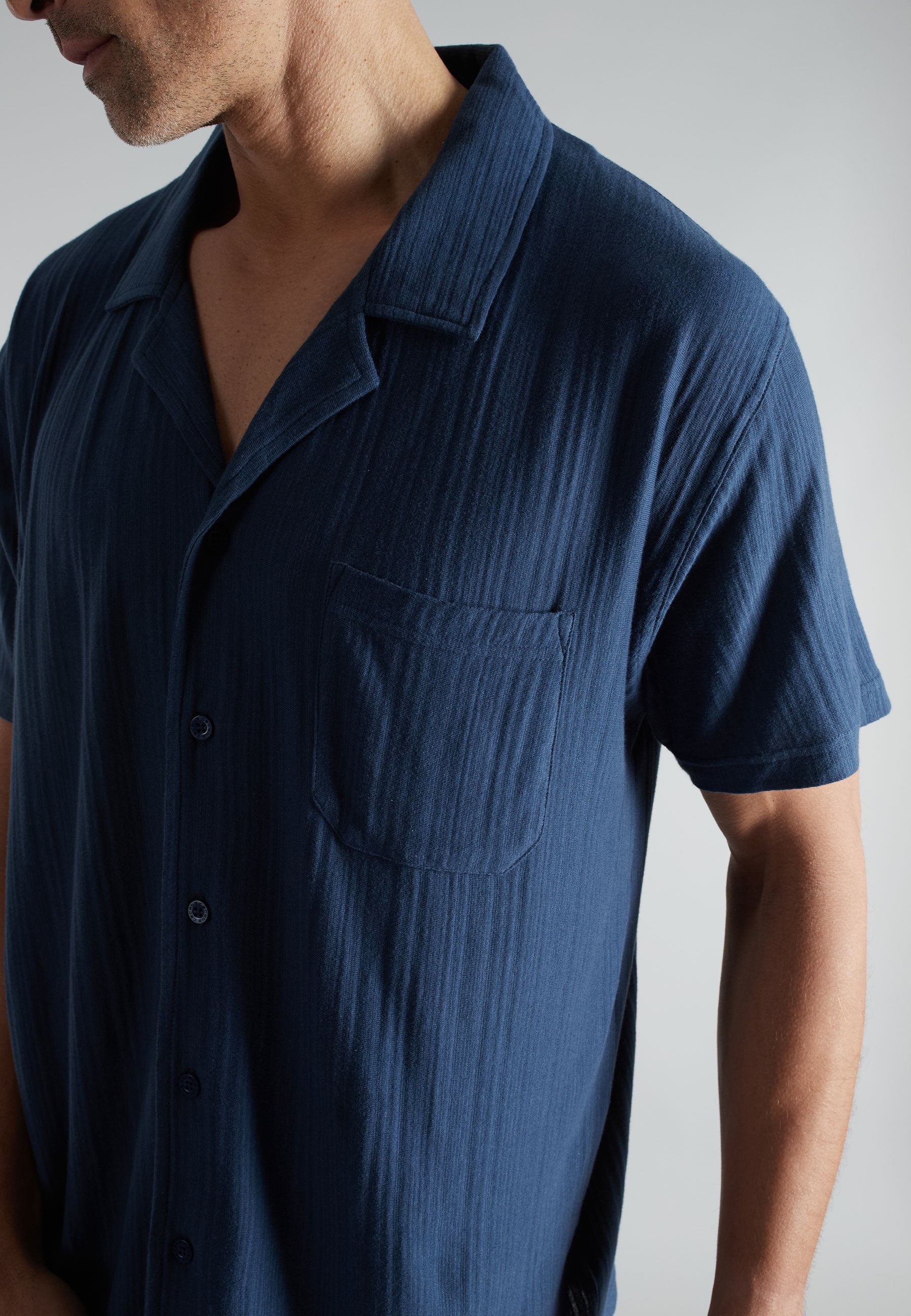 ceceba-herren-shorty-blau-uni-mit-revers-kragen image 4