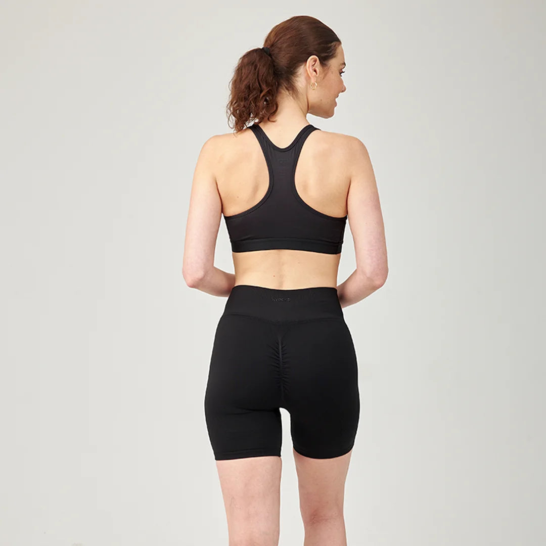 snocks-booty-scrunch-shorts-damen-sweatshorts-schwarz image 3