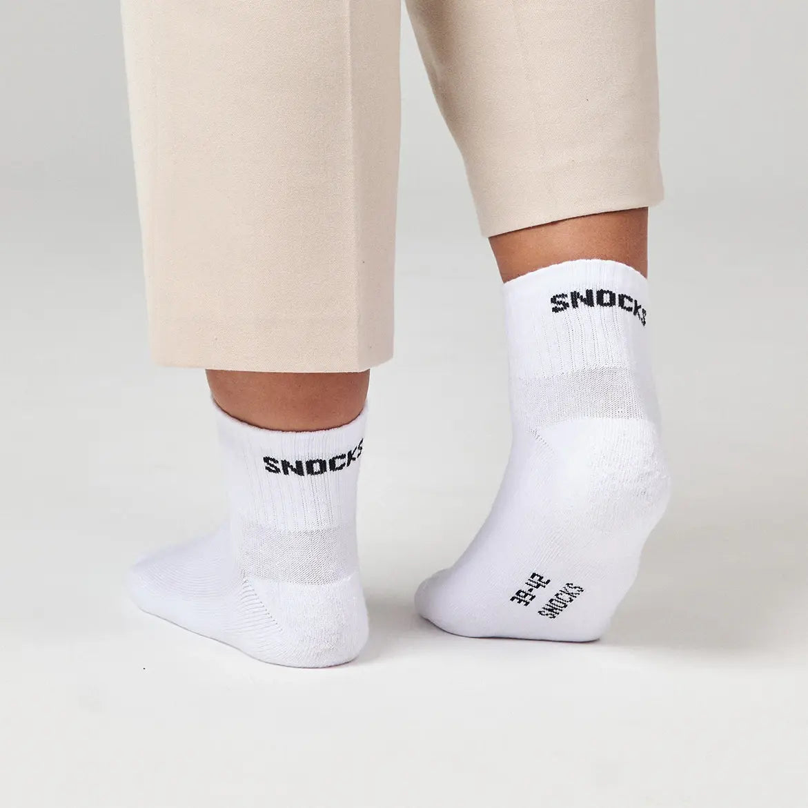 snocks-retro-sneaker-socken-wei-kn-chelhoch-unisex image 2