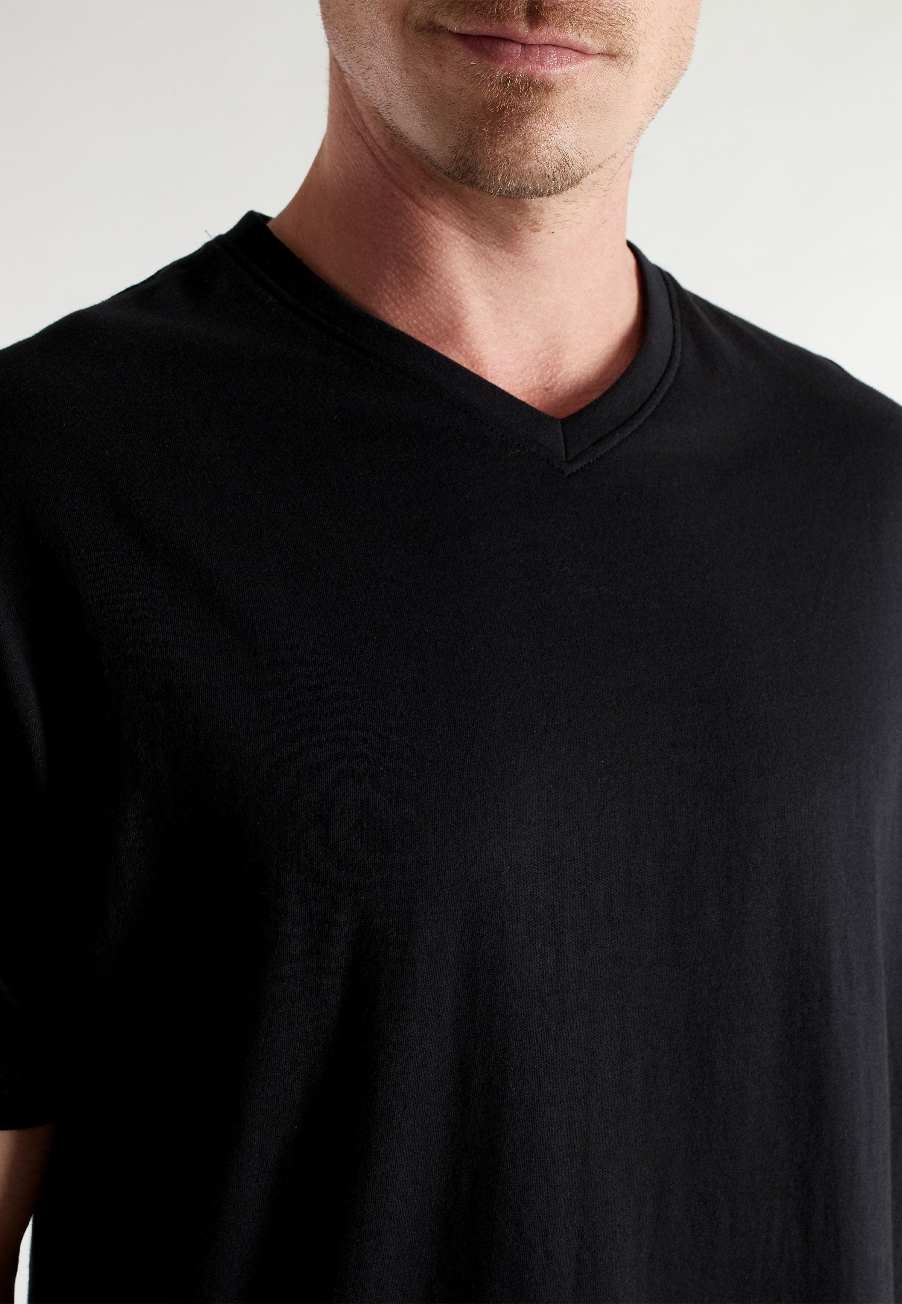 ceceba-herren-shirt-schwarz-uni-2er-pack-mit-v-kragen image 4