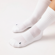 snocks-chaussettes-de-course-hautes-hohe-laufsocken-schwarz-wei-unisex-recycelte image 4