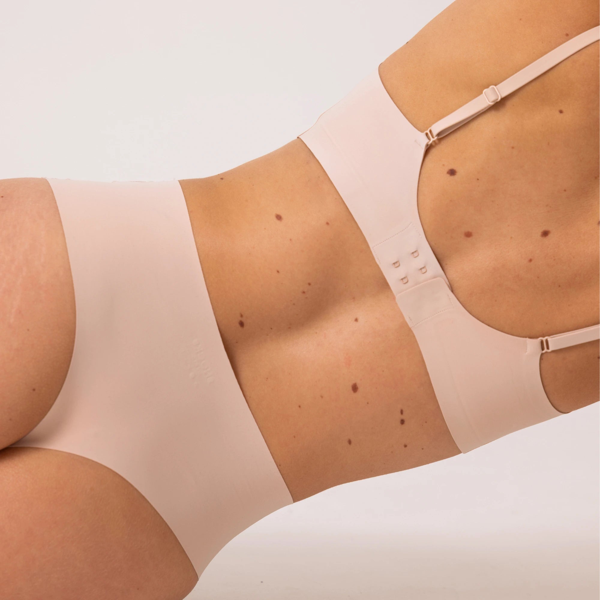 snocks-microfiber-seamless-soft-bh-beige-nahtloser-b-gelloser-bh image 5