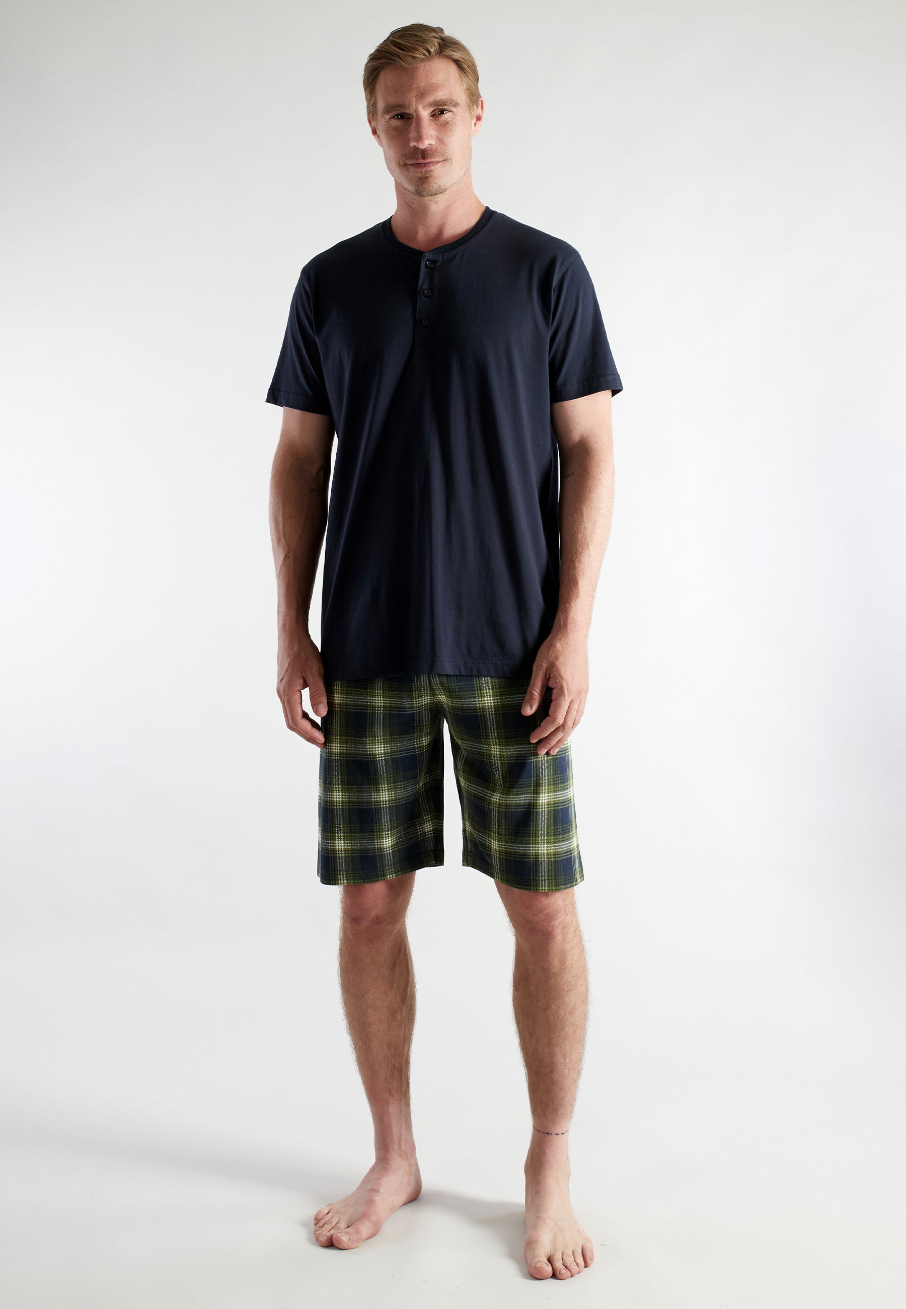 ceceba-herren-shorty-gr-n-kariert-mit-henley-kragen image 2