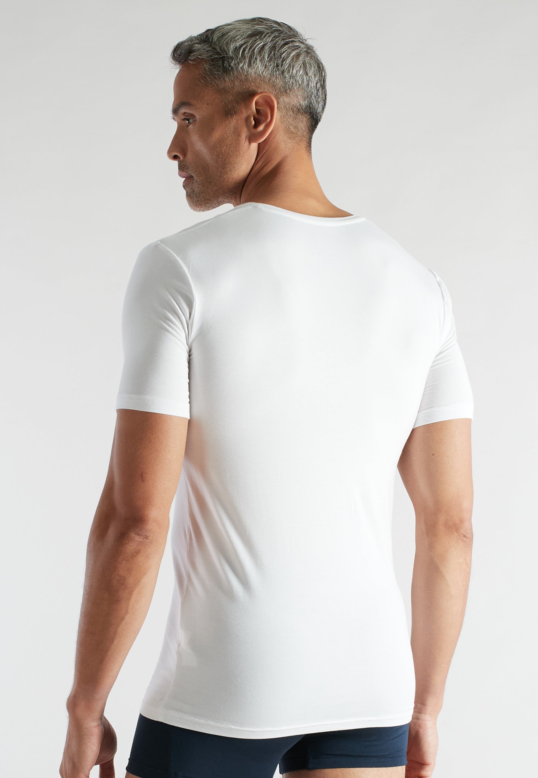 ceceba-herren-shirt-wei-uni-v-ausschnitt-bambus-viskose image 3