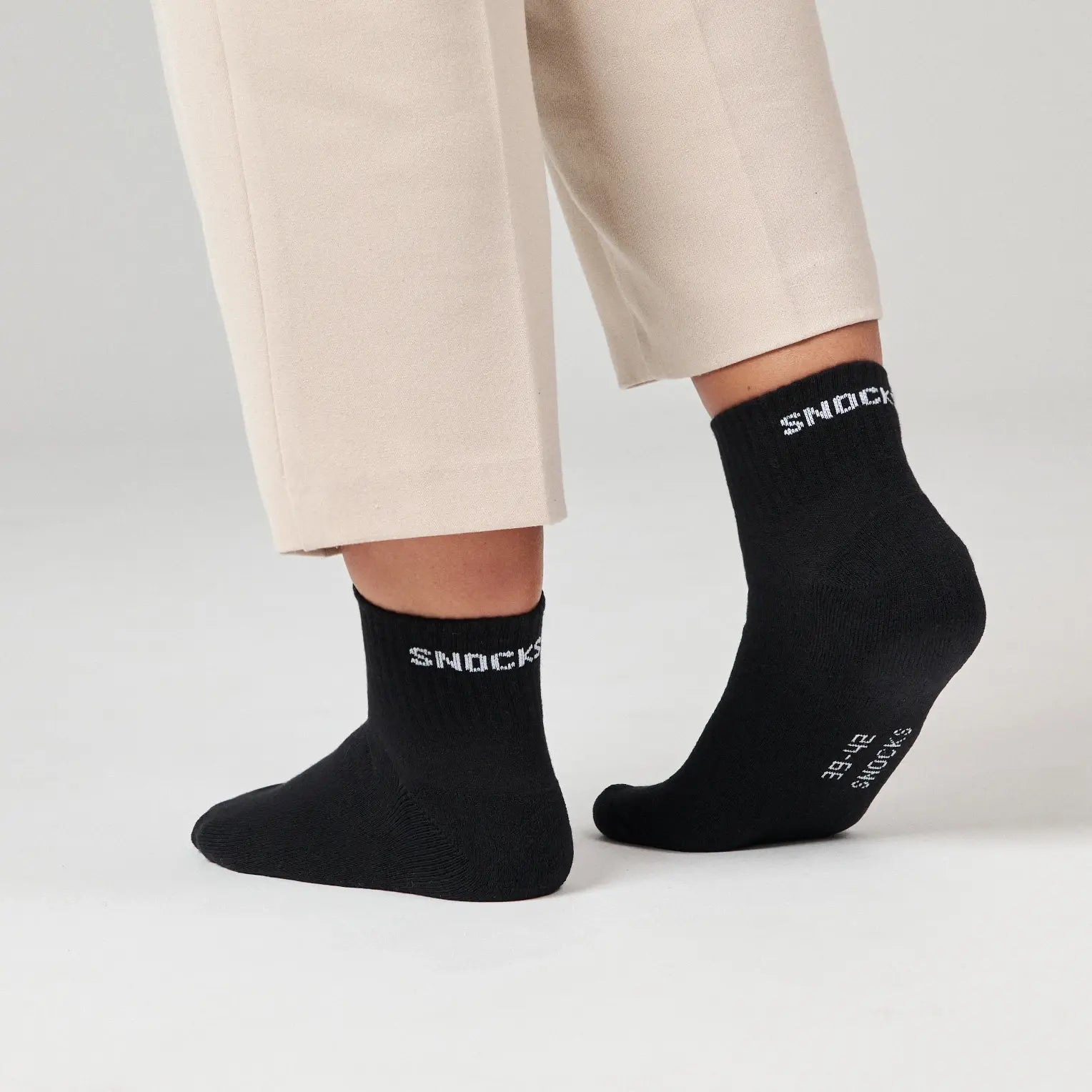 snocks-retro-sneaker-socken-schwarz-snocks-kn-chelhohe-unisex-socken image 2